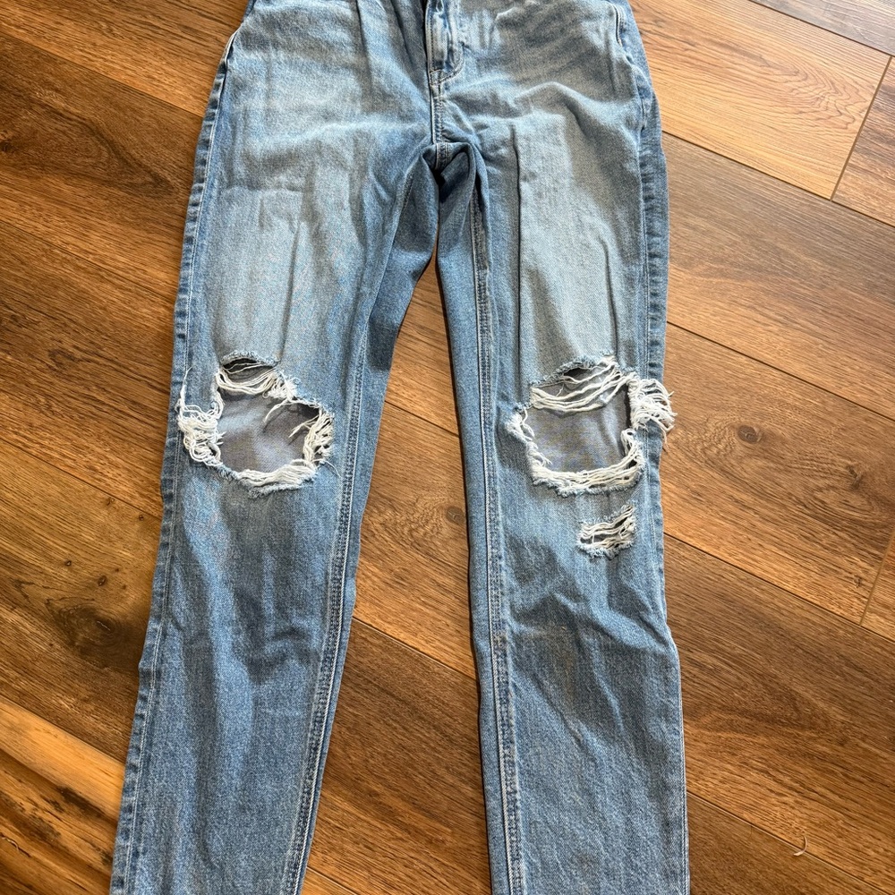 American Eagle Distressed Blue Jeans